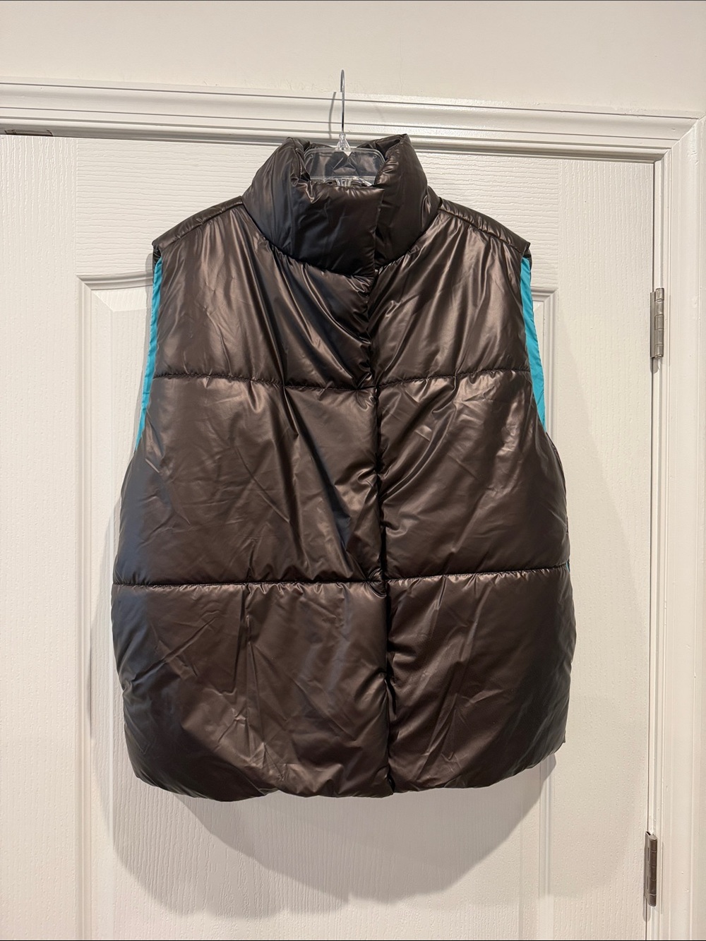 Fabletics Black Puffer Vest with Teal Trim